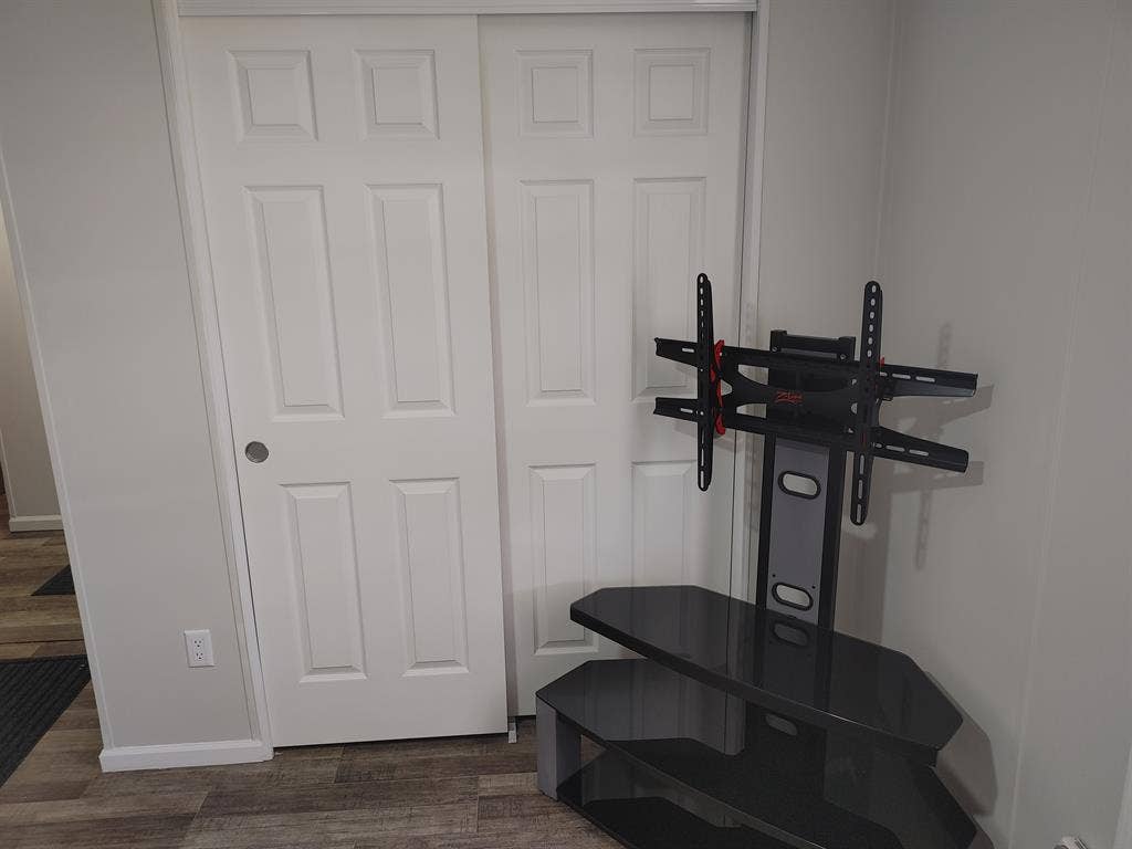 Brand New& Recently Renovation !