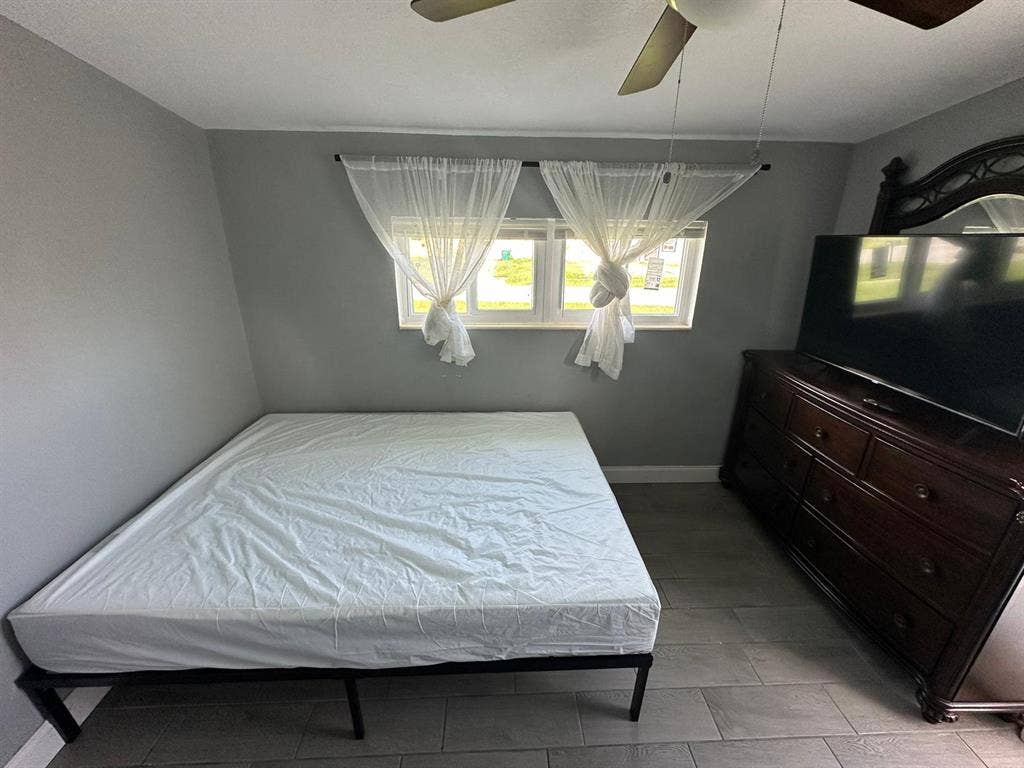 Clean furnished room