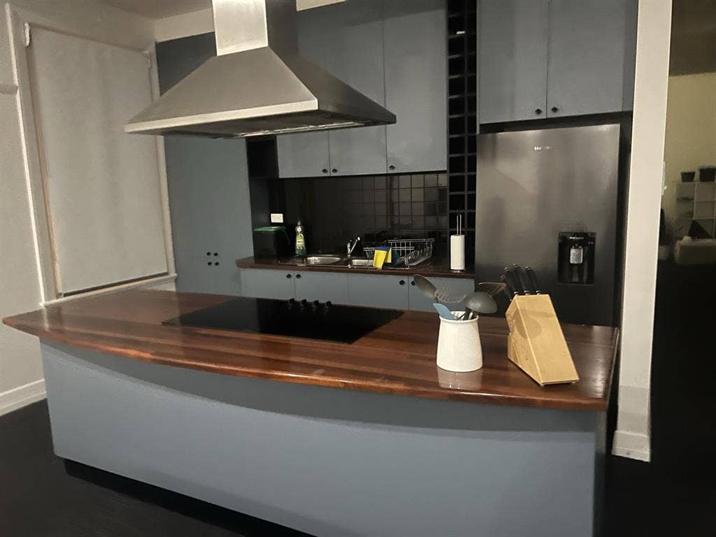 Extra large 2 bedroom Brunswick apt