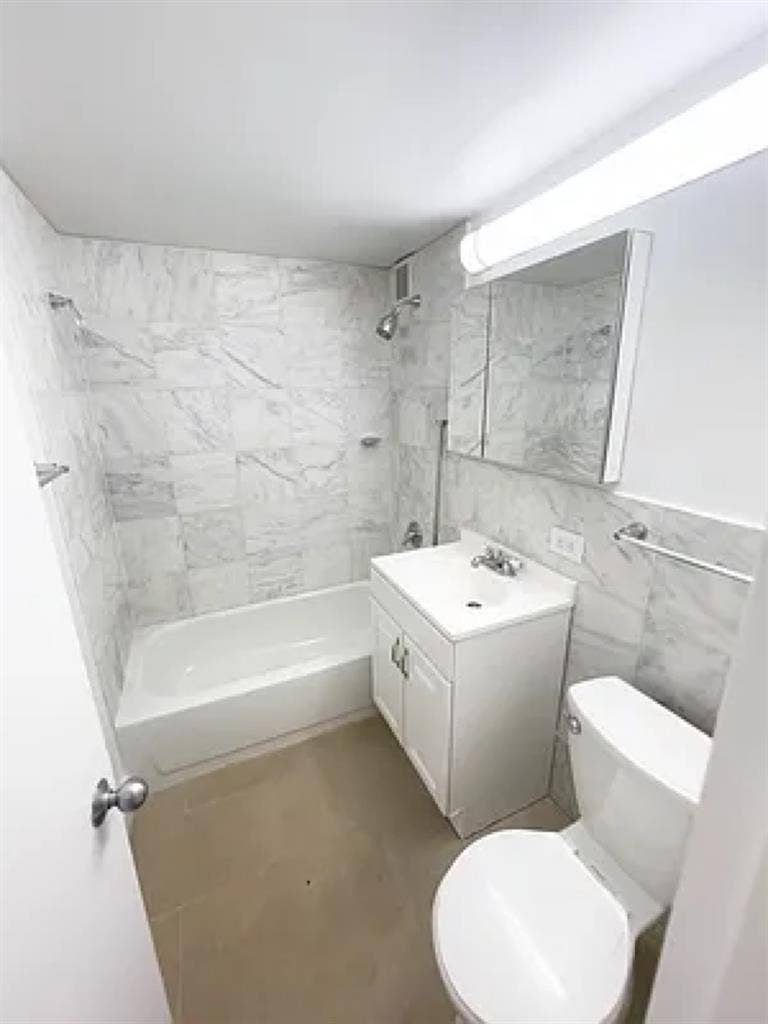 ✨Looking for a Roomie in FiDi ✨