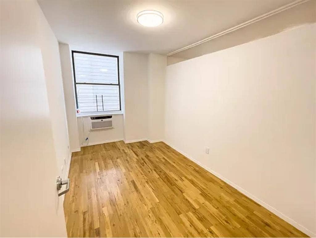 ✨Looking for a Roomie in FiDi ✨