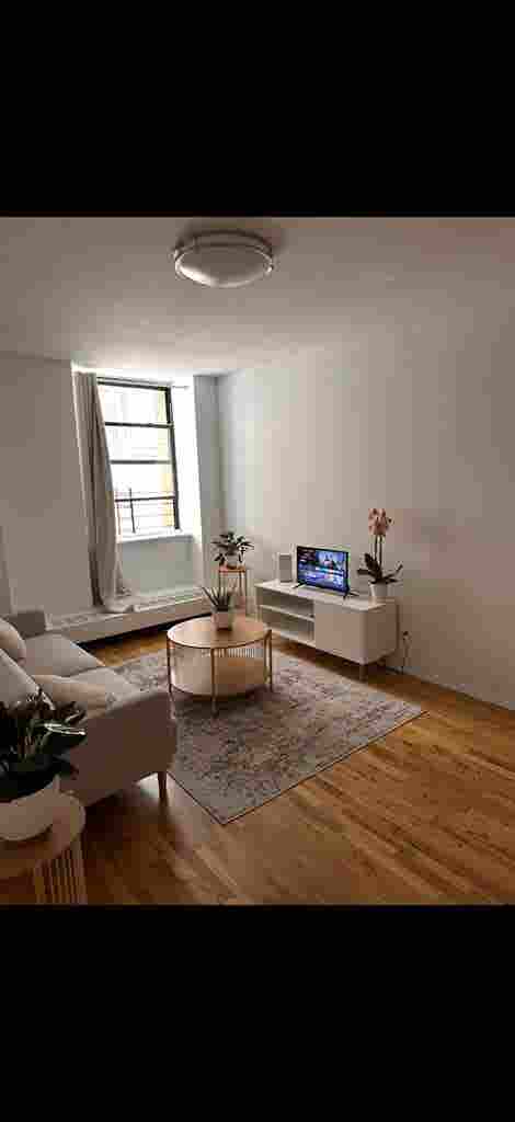 ✨Looking for a Roomie in FiDi ✨