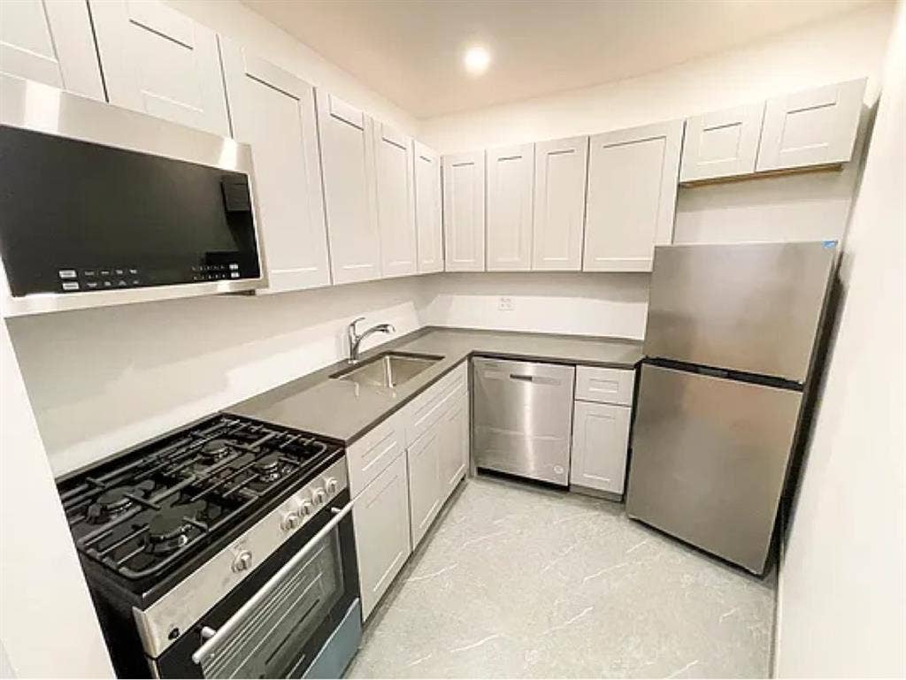 ✨Looking for a Roomie in FiDi ✨