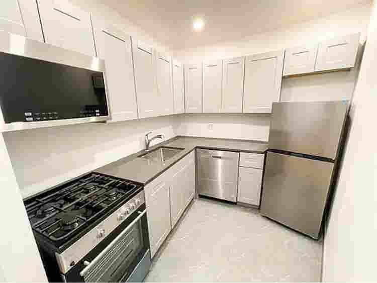 ✨Looking for a Roomie in FiDi ✨