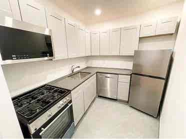 ✨Looking for a Roomie in FiDi ✨