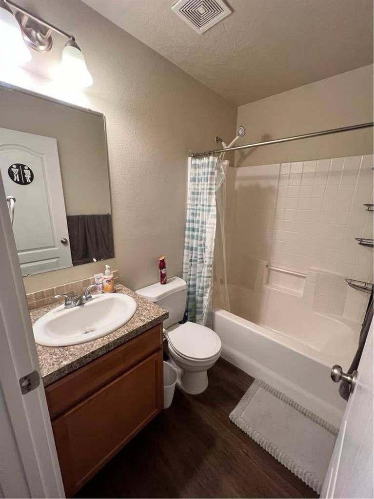 2 private rooms for rent, pets OK.