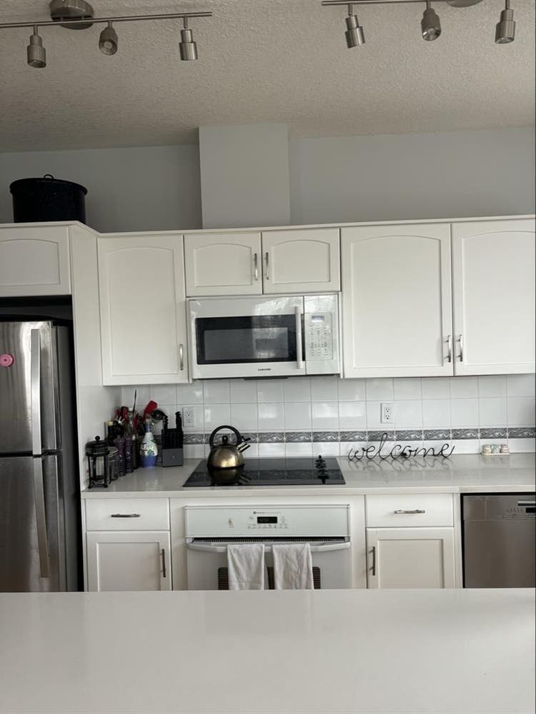 Amazing 3rd floor condo