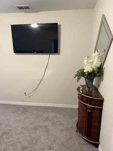 Looking for a Roommate !!!