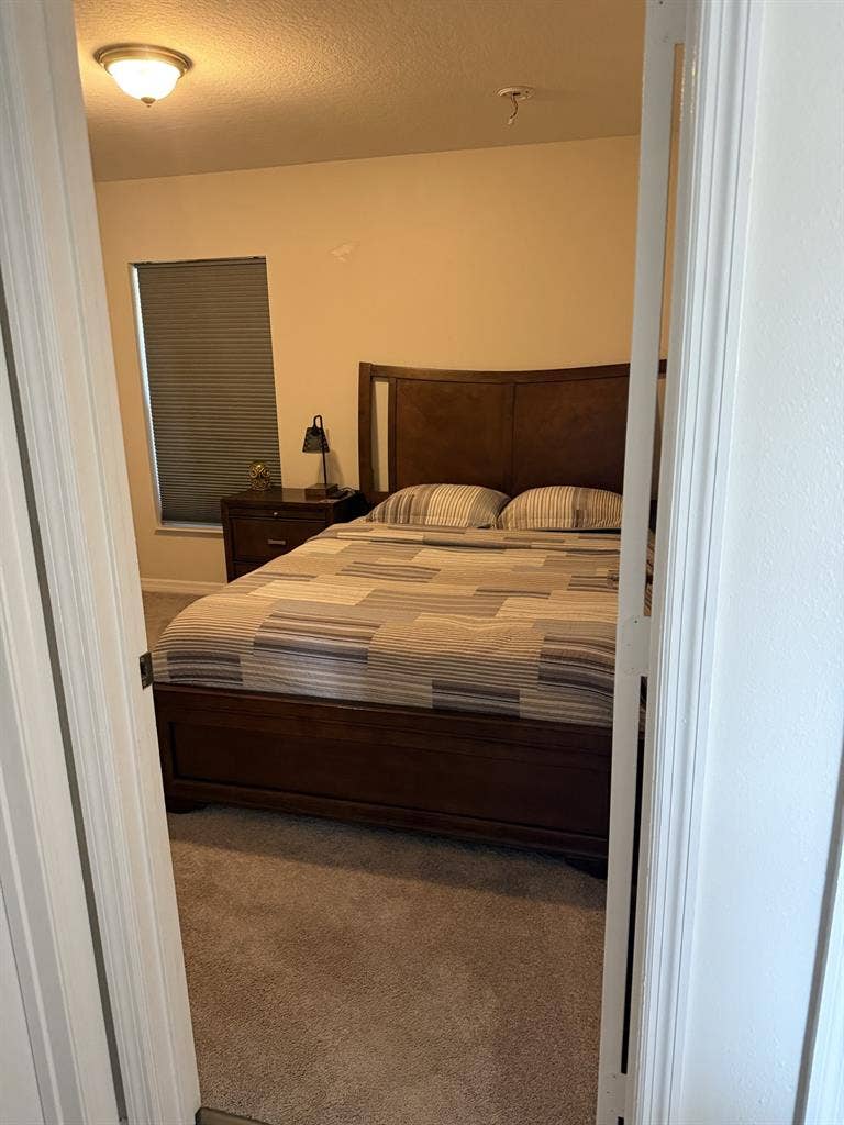 Looking for a Roommate !!!