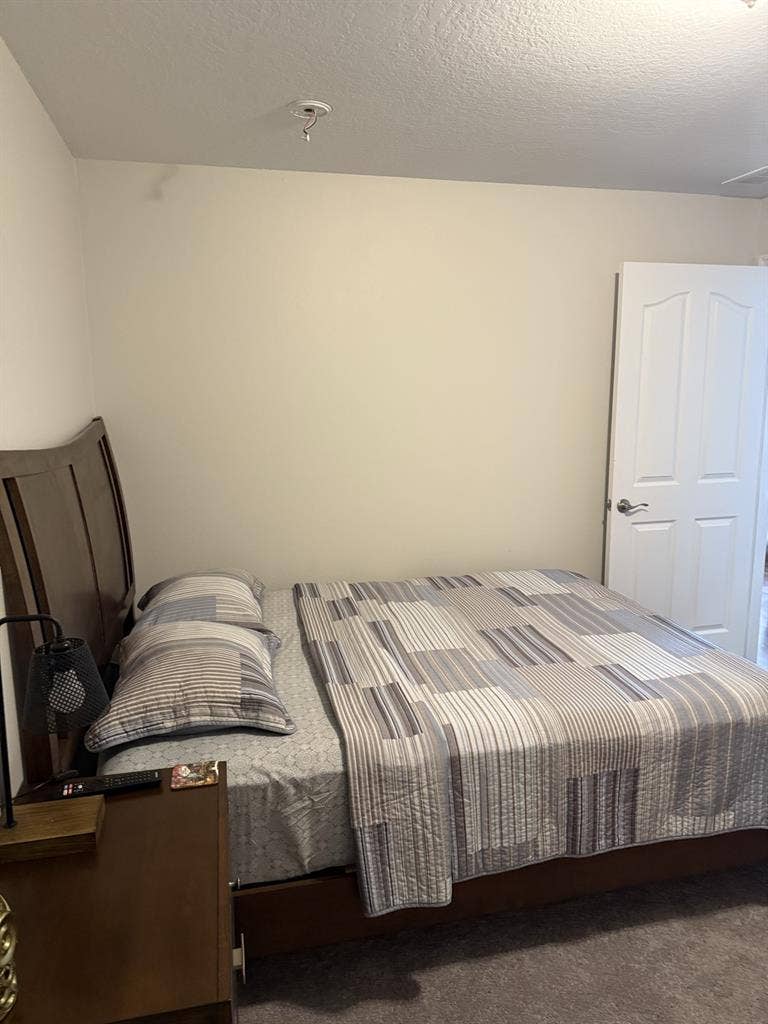 Looking for a Roommate !!!