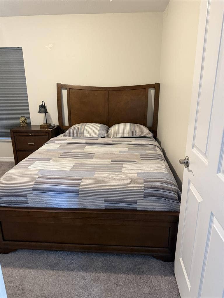 Looking for a Roommate !!!