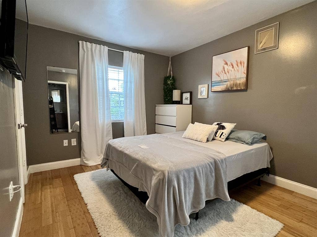 Furnished Room w/Pvt Bathroom