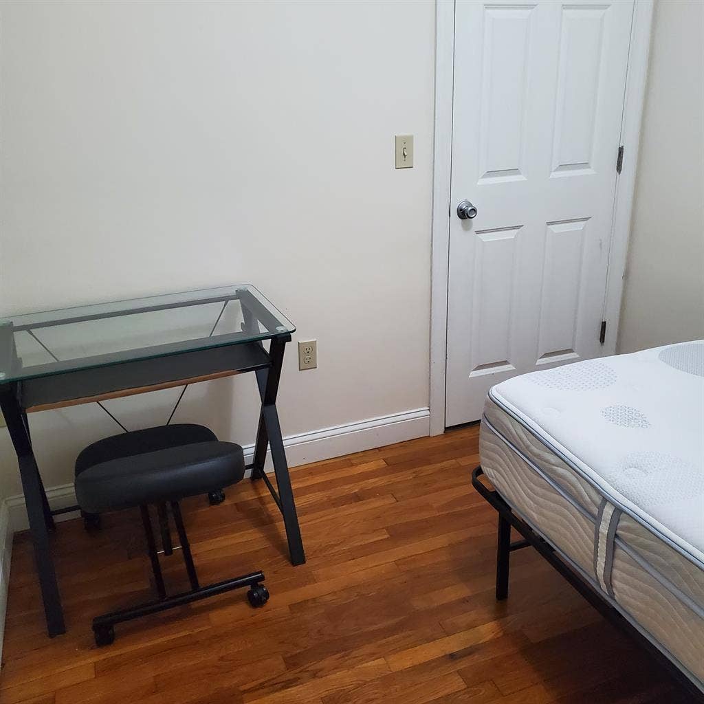 Room for Rent in Bath Apt