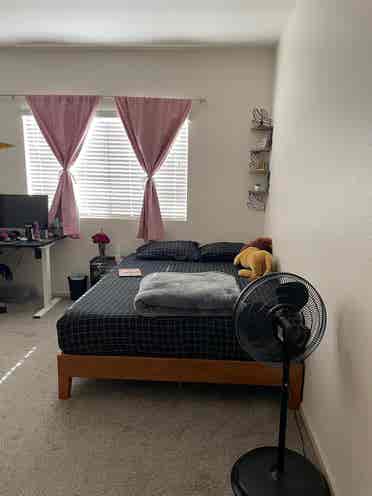 Looking for female roommate