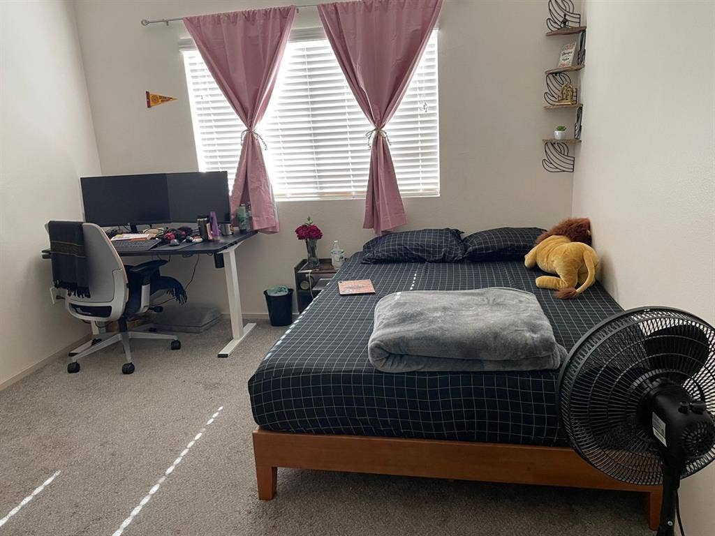 Looking for female roommate