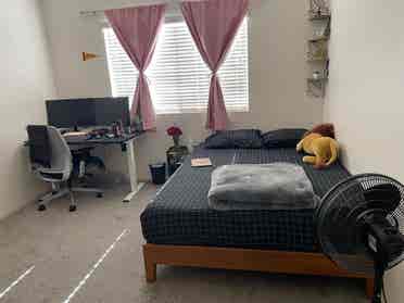 Looking for female roommate