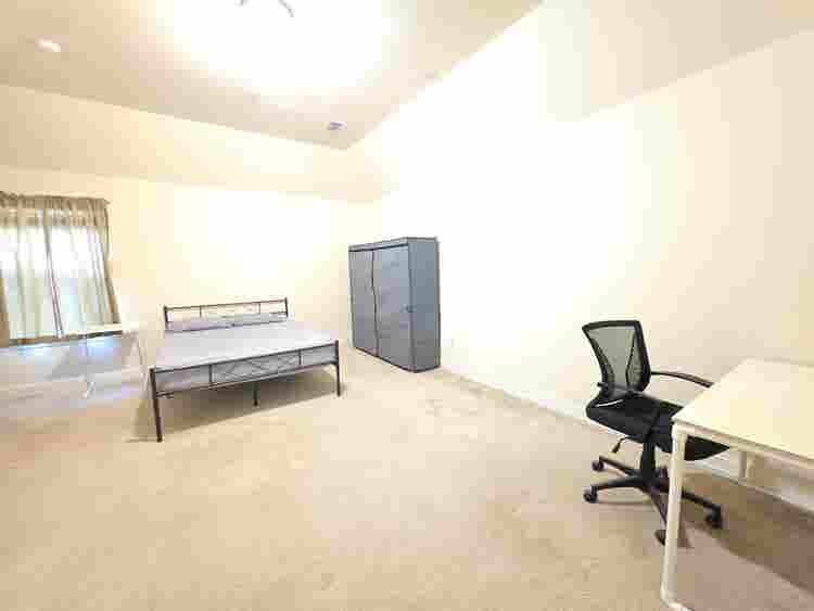 Huge room for rent in Frisco, TX