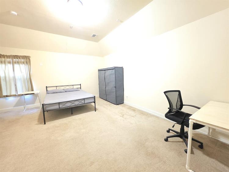 Huge room for rent in Frisco, TX