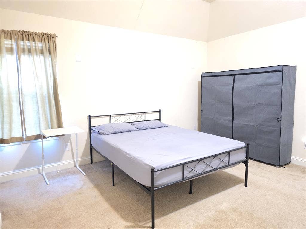 Huge room for rent in Frisco, TX