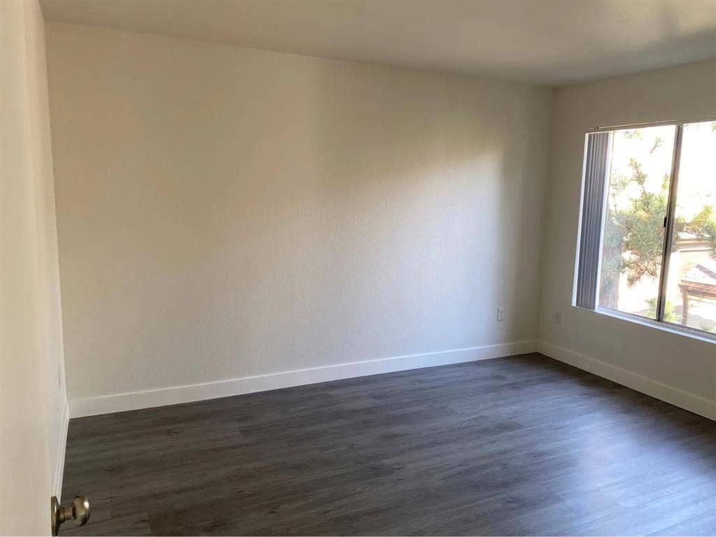 Looking for roomate for bath