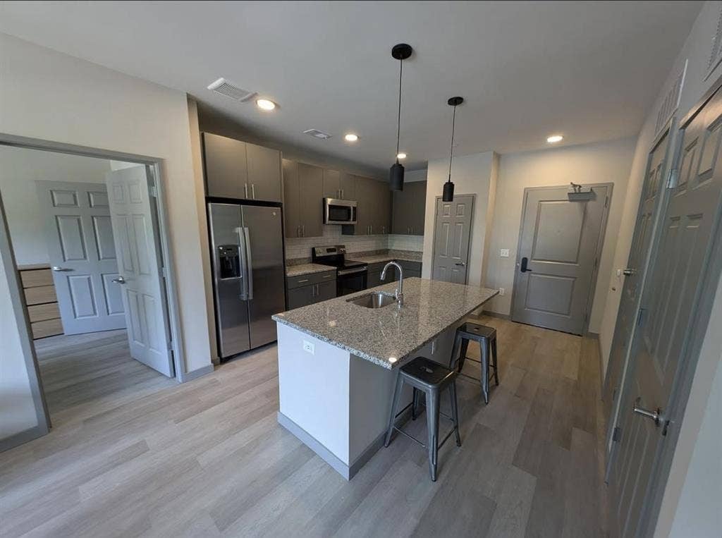 SUBLET-Off Campus Housing