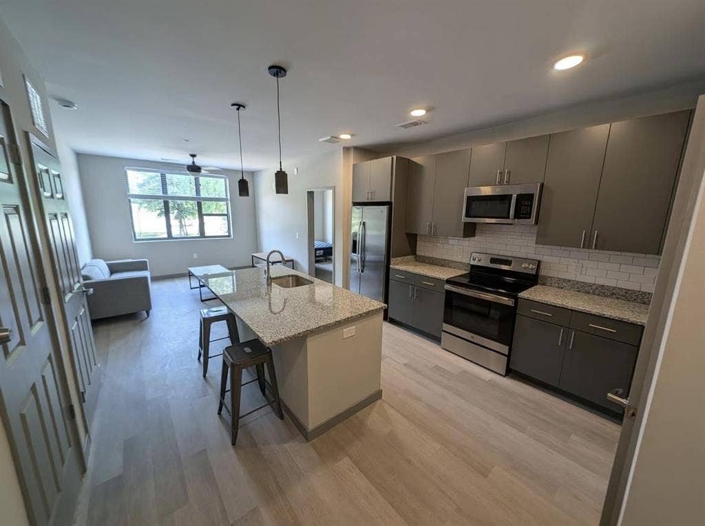 SUBLET-Off Campus Housing
