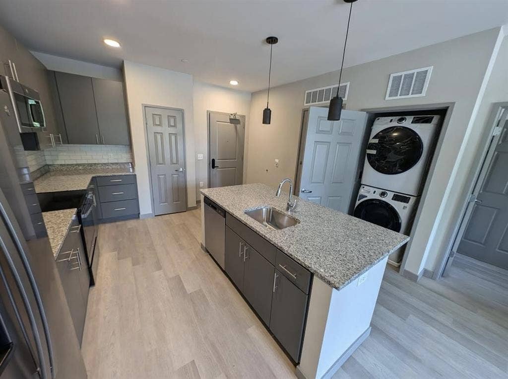 SUBLET-Off Campus Housing