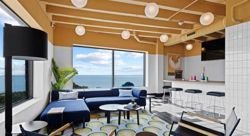 A comfort Lake view studio