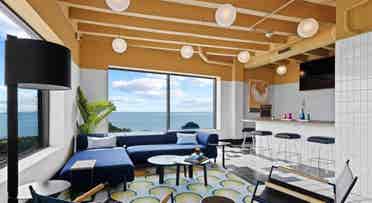 A comfort Lake view studio