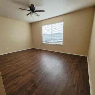 Room for rent available now