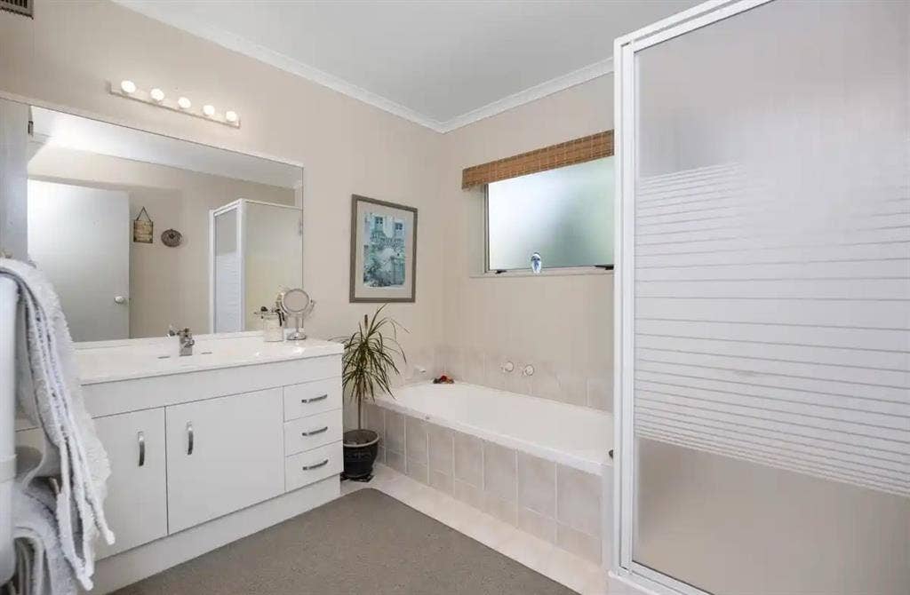 Beautiful warm Papamoa home