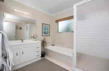 Beautiful warm Papamoa home