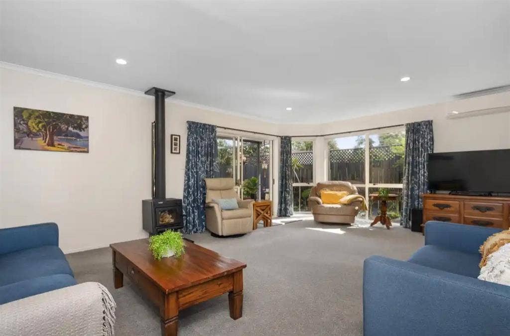 Beautiful warm Papamoa home