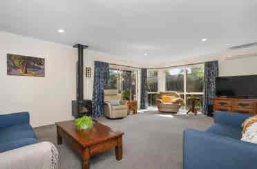 Beautiful warm Papamoa home