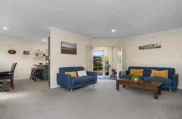 Beautiful warm Papamoa home