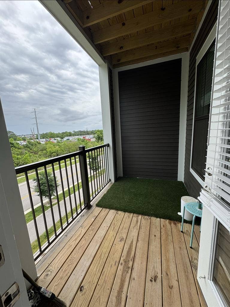 Room
 for rent in
 luxury apt