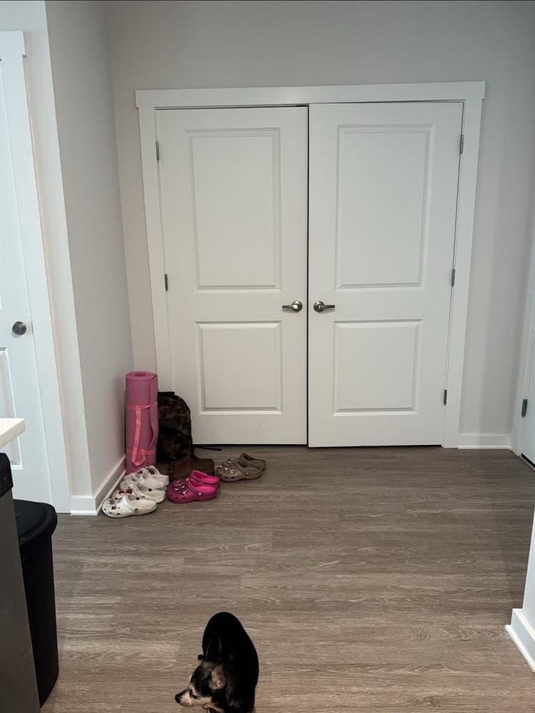 Room
 for rent in
 luxury apt