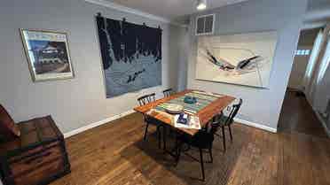 Sunny Room w/ 3 Girls near Fed Hill