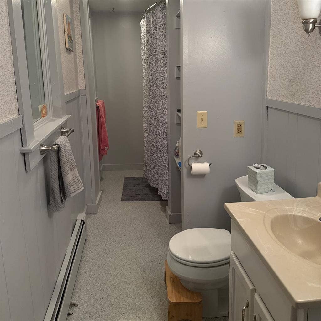 Looking for female roommate