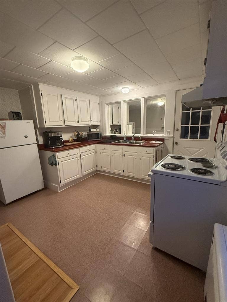 Looking for female roommate