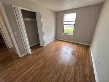 2 Rooms available
