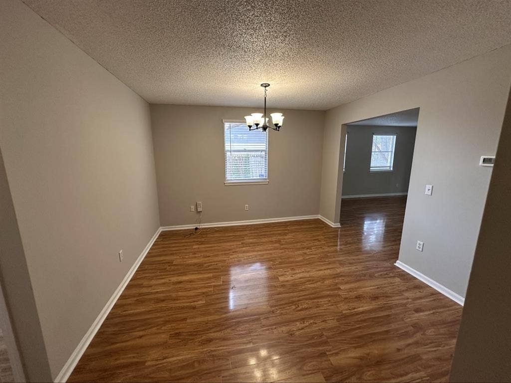 2 Rooms available