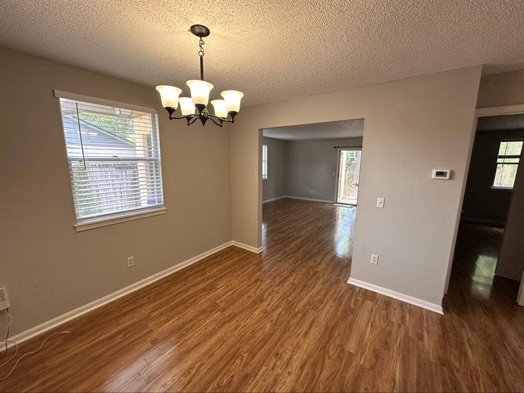 2 Rooms available