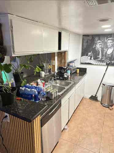 Looking for roommate West Hollywood