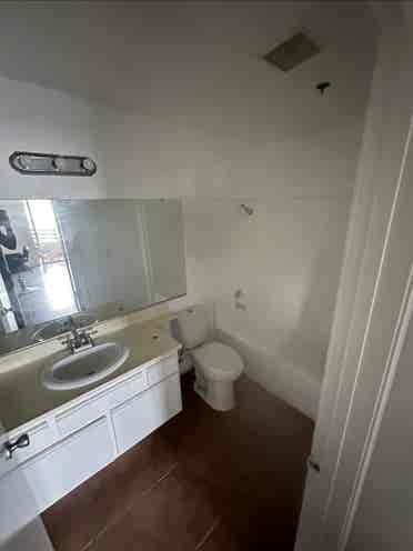 Looking for roommate West Hollywood
