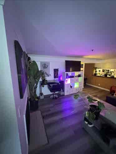 Looking for roommate West Hollywood