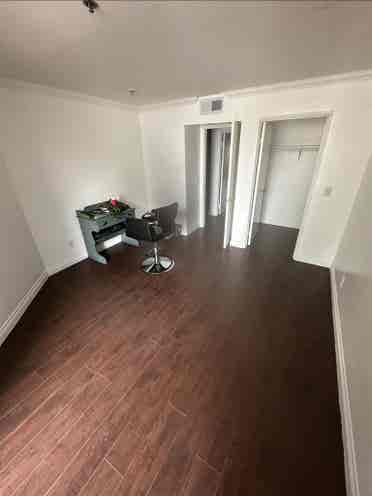 Looking for roommate West Hollywood