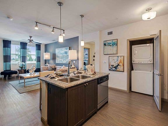 Private bed and bath in CM/Newport