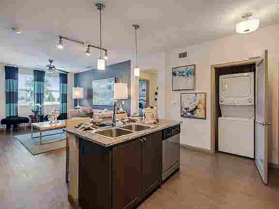 Private bed and bath in CM/Newport