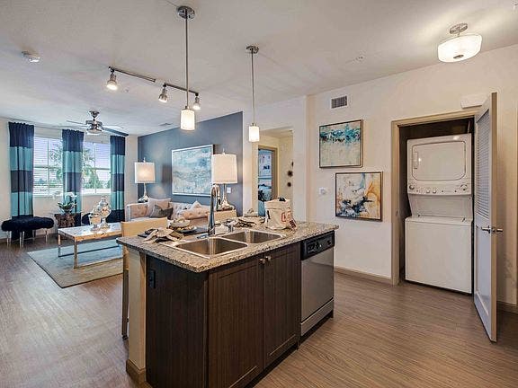 Private bed and bath in CM/Newport